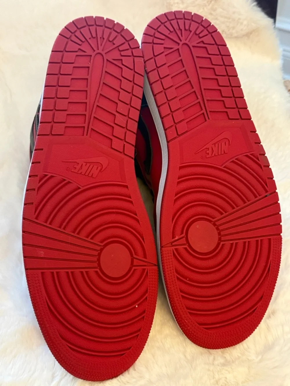 Jordan Mid-Top Sneakers in Red and Black - Picture 4 of 7